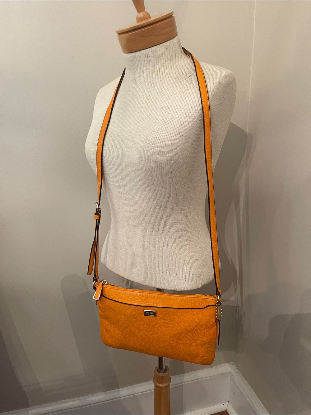 Coach Madison East West SwingPack Crossbody Bag Tangerine-Mandarin Orange F49993 - Picture 3 of 17